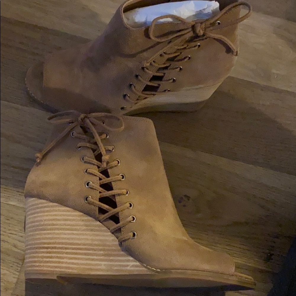 New Lucky Brand Wedges
